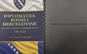 Foto: MVP BiH / Lijevo knjiga Turković, desno monografija MVP