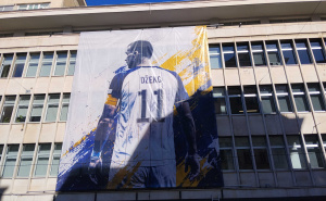 Foto: M. B. / Radiosarajevo.ba / Slika Edina Džeke u Titovoj ulici