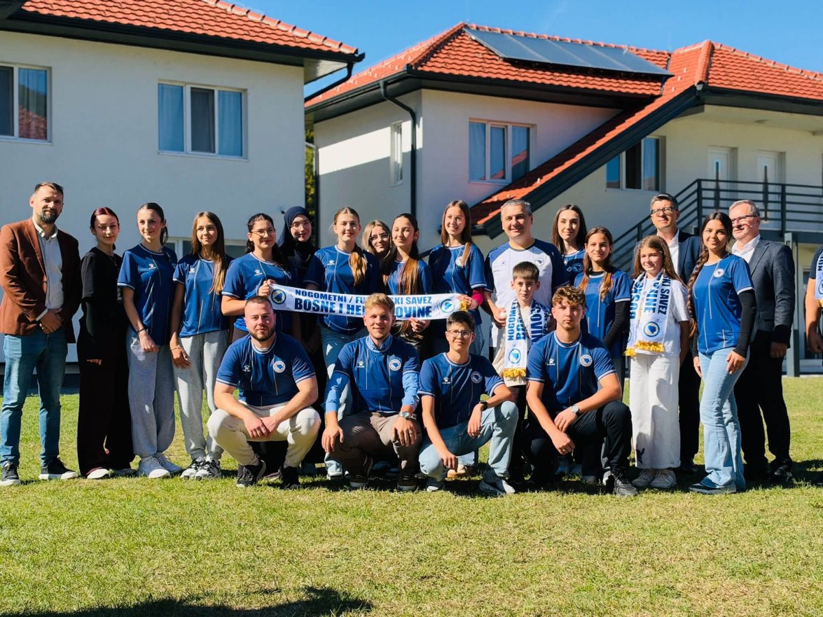 Dizdar uručio dresove školarcima