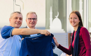 Foto: Federalno ministarstvo raseljenih osoba i izbjeglica / Dizdar uručio dresove školarcima