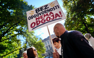 Foto: Radiosarajevo.ba / Protesti ispred zgrade Vlade KS