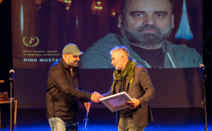 Foto: Velija Hasanbegović / Dini Mustafiću dodijeljen Zlatni lovorov vijenac Festivala MESS