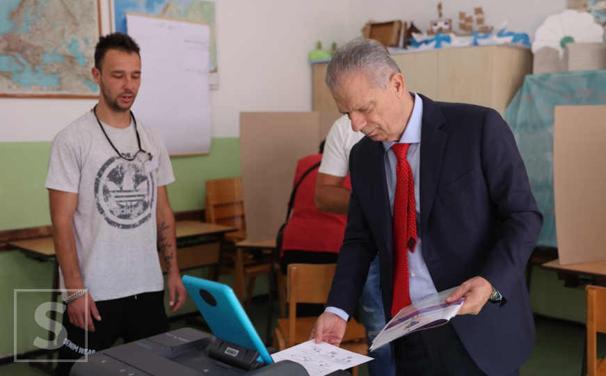 Fahrudin Radončić na glasanju