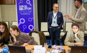 Foto: Delegacija EU u BiH / ambasador Luigi Soreca, posjetio biračka mjesta i Pozivni centar Koalicije "Pod lupom"