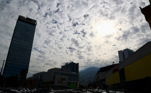 Foto: Dž.K. / Radiosarajevo.ba / Oktobarsko nebo iznad centra Sarajeva
