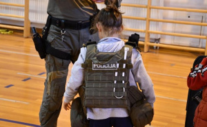 Foto: MUP KS / Edukacija, igra i prijateljstvo: Posjeta učenika OŠ „Mirsad Prnjavorac“