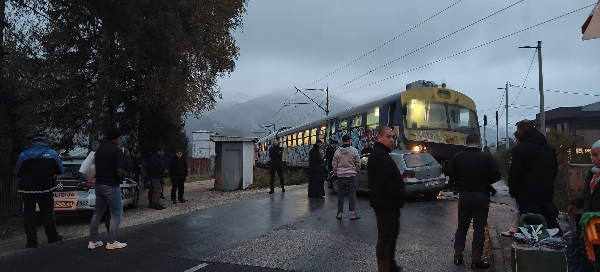 Voz udario automobil