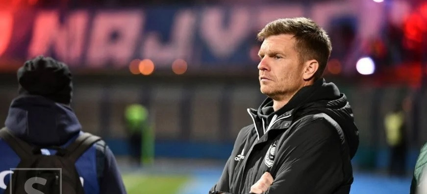 Treba li FK Sarajevo smijeniti Simona Rožmana?
